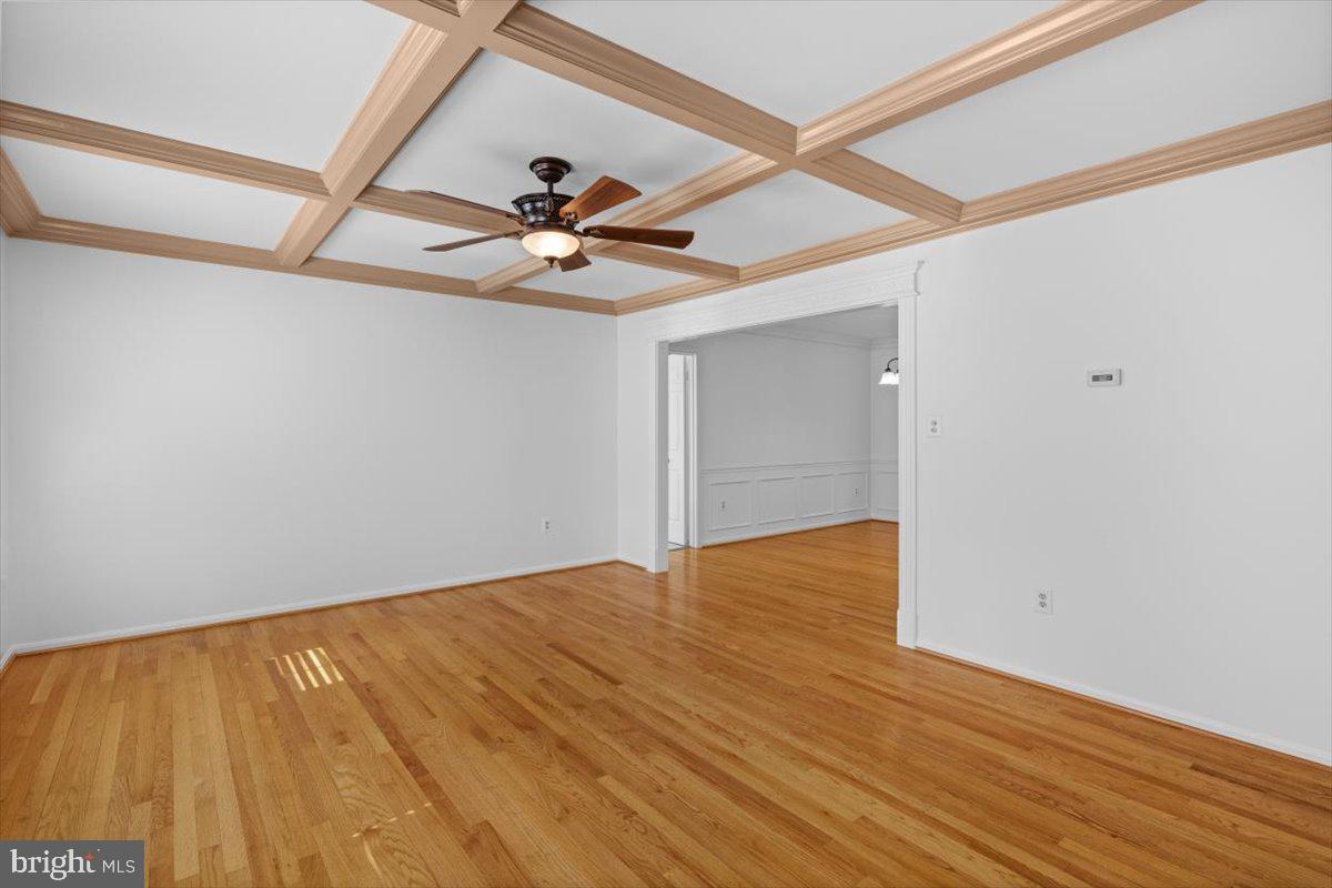 HOLLY KNOLL - Residential