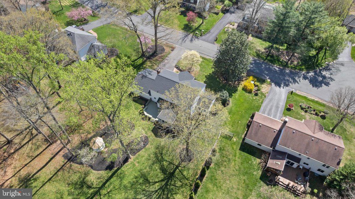 HOLLY KNOLL - Residential