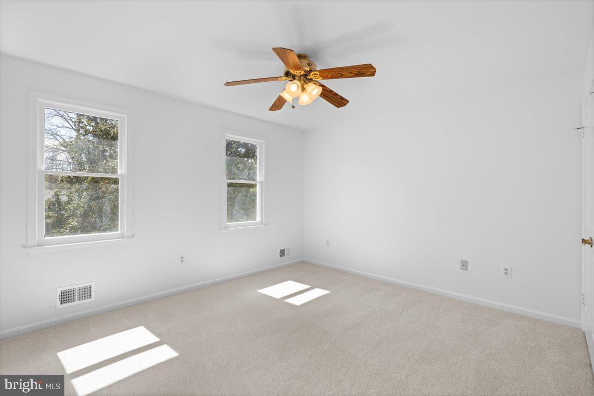 HOLLY KNOLL - Residential