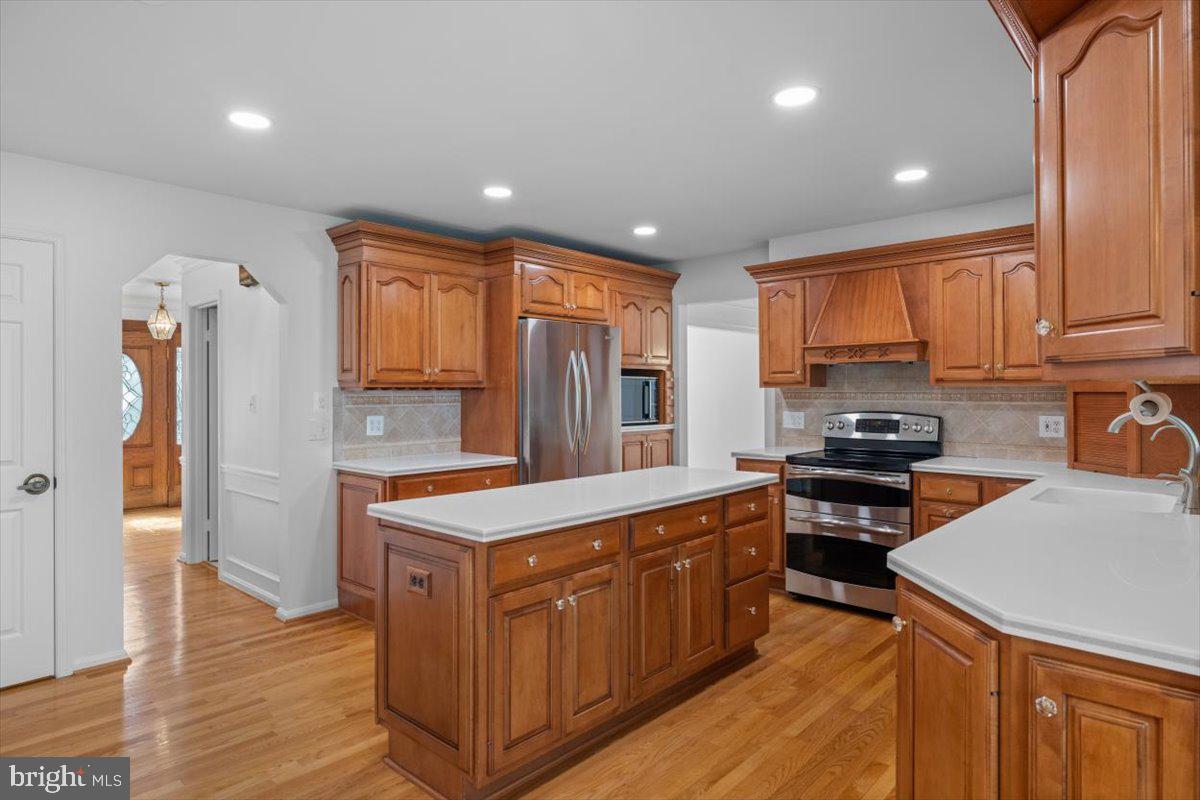 HOLLY KNOLL - Residential