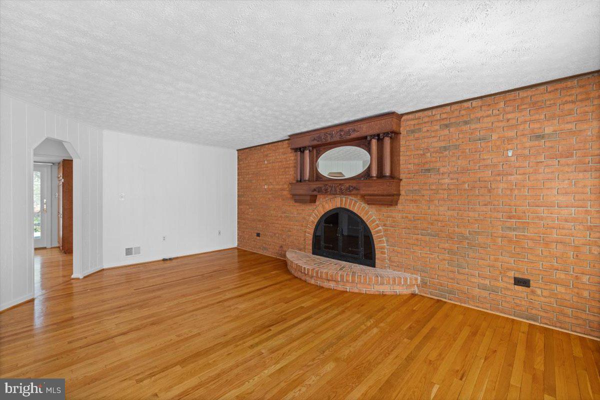 HOLLY KNOLL - Residential