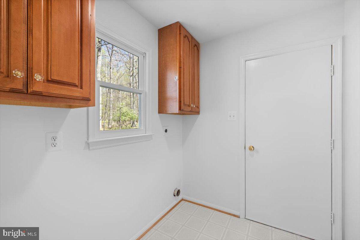 HOLLY KNOLL - Residential