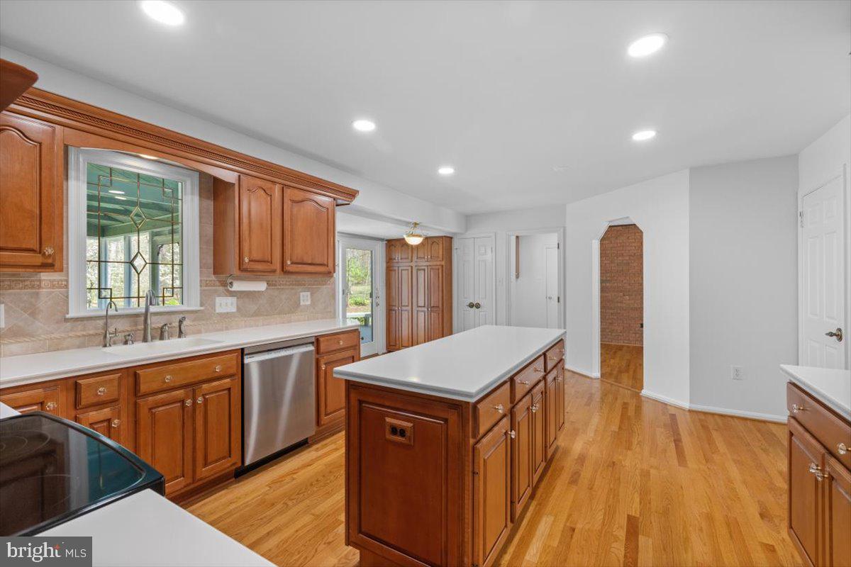 HOLLY KNOLL - Residential