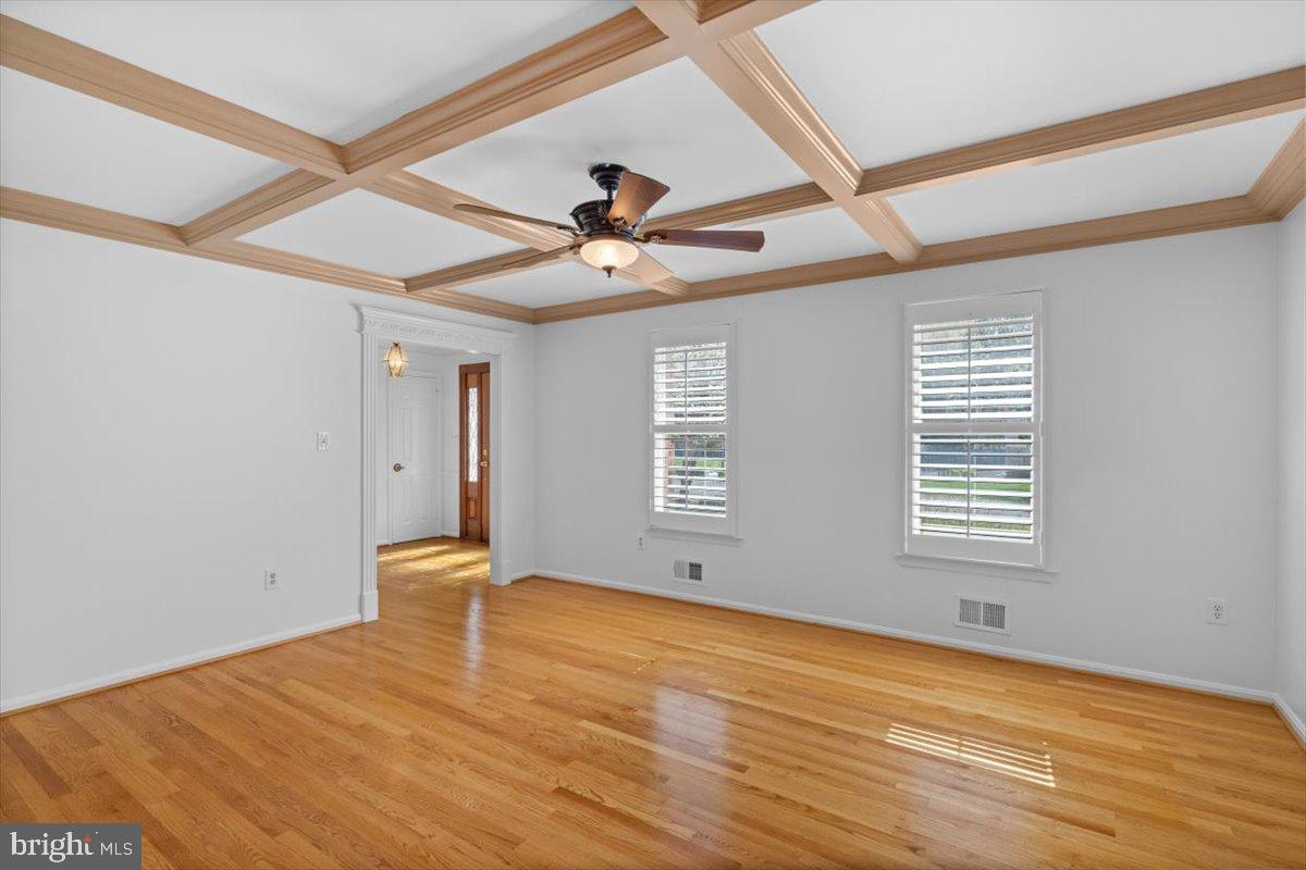 HOLLY KNOLL - Residential