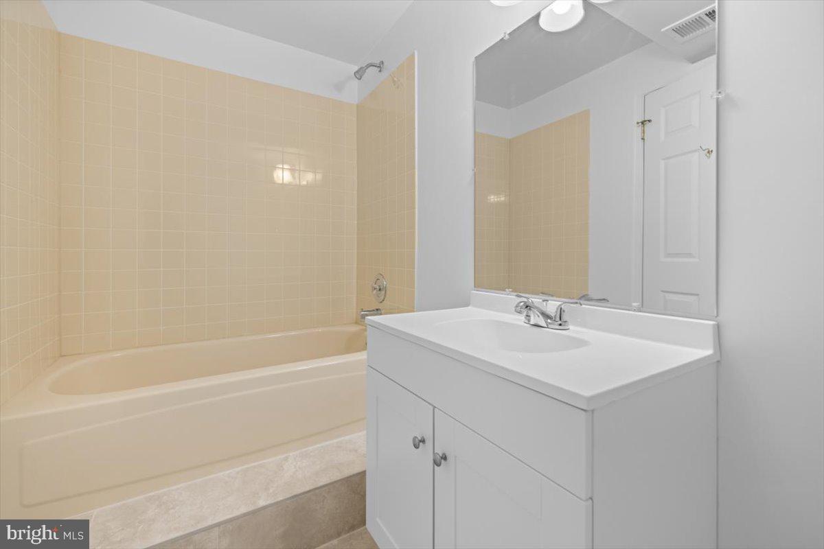 HOLLY KNOLL - Residential