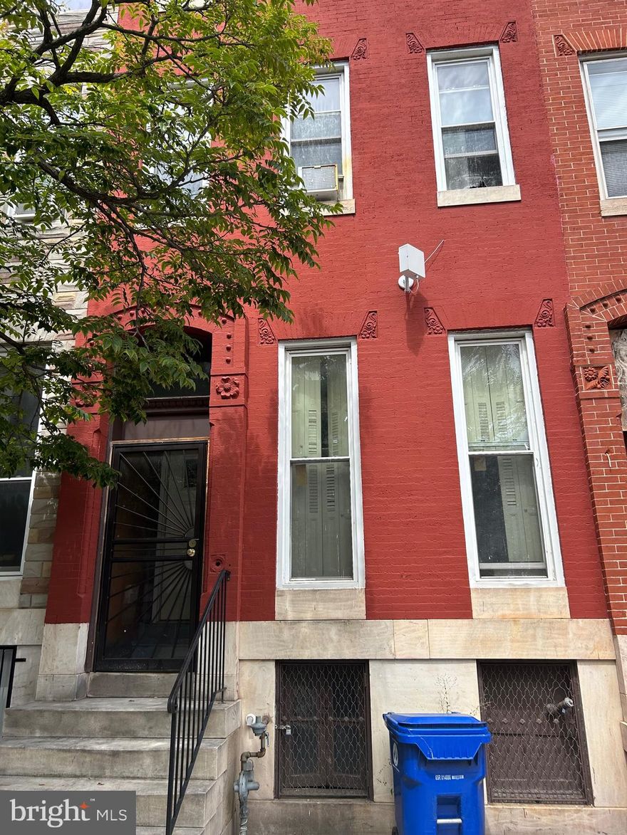 Welcome to 940 Harlem Avenue. This property features 3 separate units, which is a great investment to generate cash flow. Each unit is a one bed and one bath with full kitchen. One of the units are already rented with tenant's on a month to month lease. The 3rd floor unit has new paint and flooring and is ready for a new tenant. Currently bringing in $800 month!
Photos in the listing are of the 3rd unit.