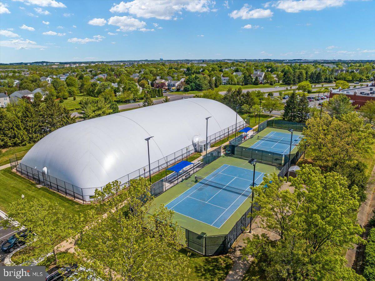 ASHBURN VILLAGE - Residential