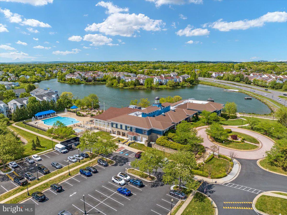 ASHBURN VILLAGE - Residential