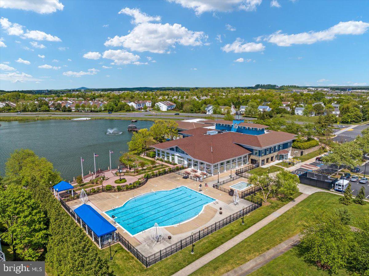 ASHBURN VILLAGE - Residential