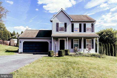 Photo of 55 Burberry Lane, MOUNT WOLF, PA 17347 (MLS # PAYK2091950)