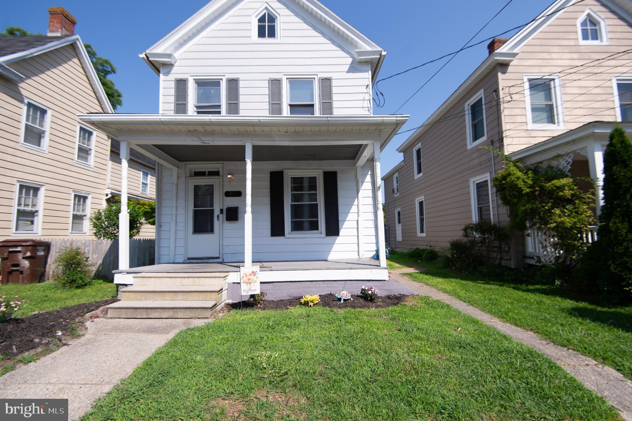 MOTIVATED SELLER MOVE-IN READY Ideally located in the Historic West End District within a few walkable blocks from Long Wharf Park & Municipal Yacht Basin, the Choptank River Lighthouse, Great Marsh Park with open space, walking trail, playground equipment, and public boat ramp, the Dorchester Family YMCA, as well as the Downtown Cambridge area complete with restaurants and shops. Whether it be your primary residence, your Eastern Shore getaway home, or an investment rental property, this 3 bedroom, 1.5 bathroom home is the perfect place to call home. Schedule your tour today!