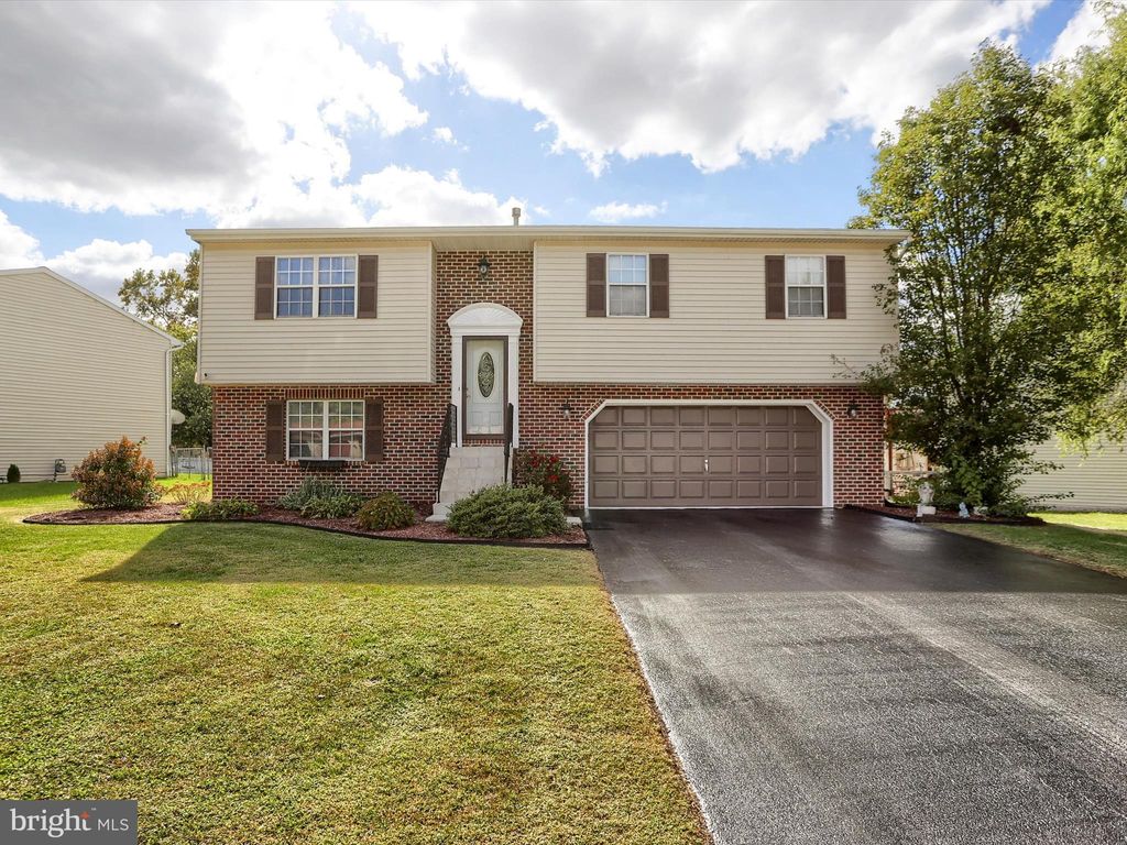 Photo of 2248 Heather Rd, YORK, PA 17408 (MLS # PAYK2091726)