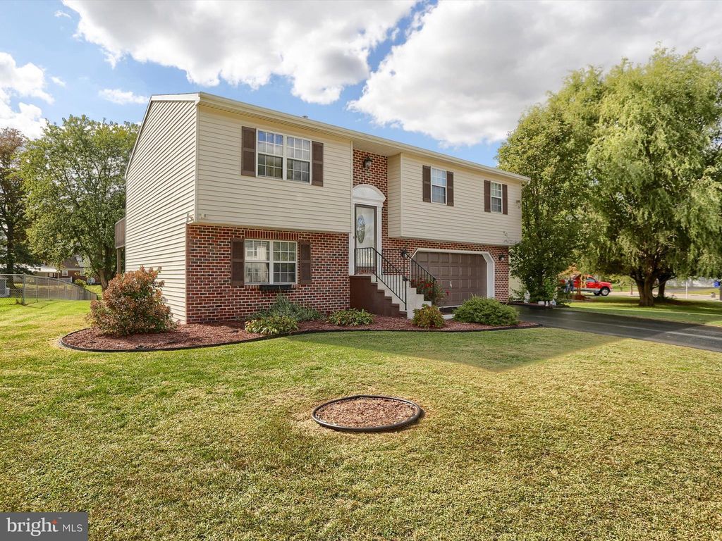 Photo of 2248 Heather Rd, YORK, PA 17408 (MLS # PAYK2091726)