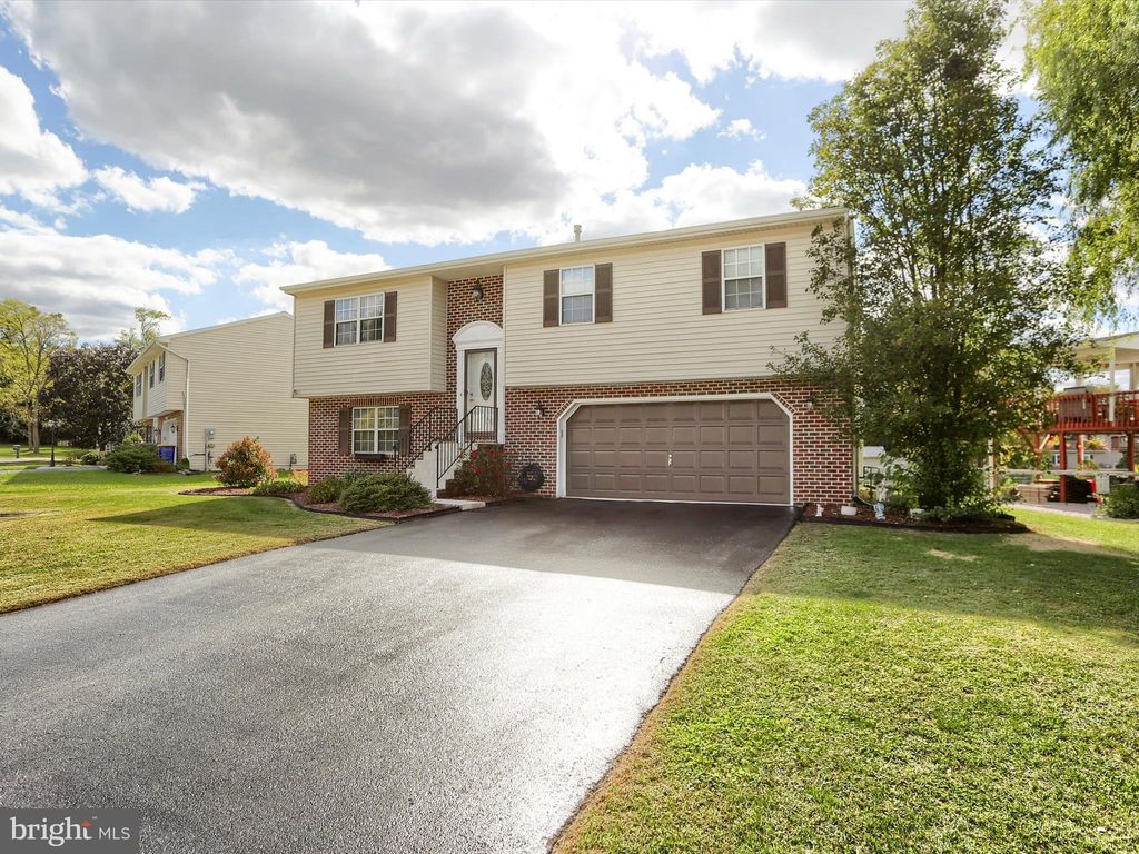 Photo of 2248 Heather Rd, YORK, PA 17408 (MLS # PAYK2091726)