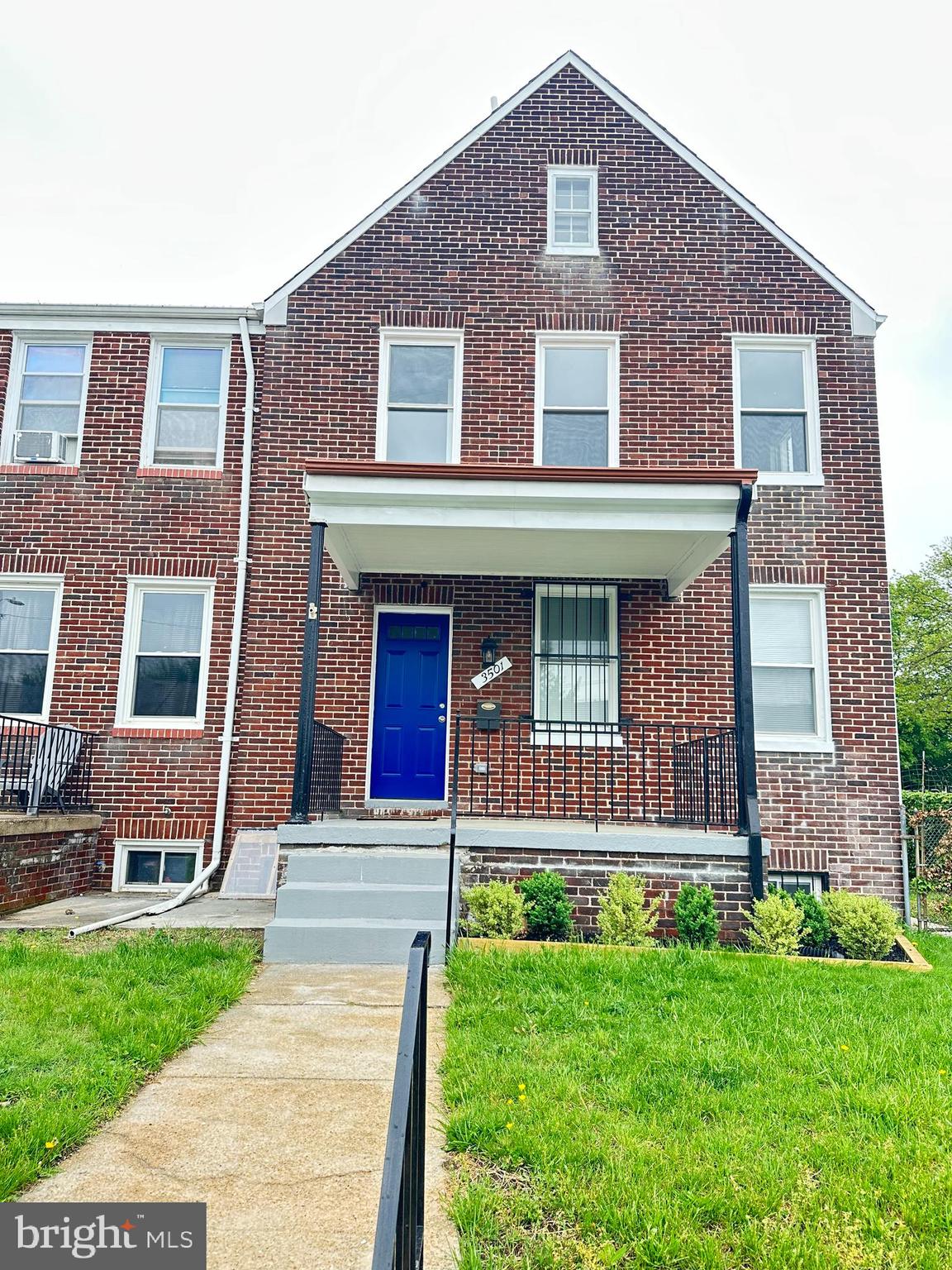 This is a rental with a lower price! A very nice, newly renovated house located in a best area of Baltimore. Few minutes away to John Hopkins Hospital, M & T Bank Stadium and walking distance to the Mall and the Restaurants. All fully renovated with brand new appliances. EVERYTHING IS BRAND NEW! 3 large bedrooms and 2 full bathrooms, all located at the Upper level. The main level is shining spacious living room and the Kitchen without no any bathroom. The basement is separated and occupied. It is a "move-in ready" end of row townhouse, waiting for you.
RENT DOES NOT INCLUDE UTILITIES, TENANTS PAY FOR THE UTILITIES.
A minimum credit score of 650 and monthly income 3 X the rent are required.
