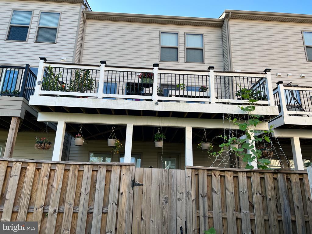 GATEWAY COMMONS - Residential Lease