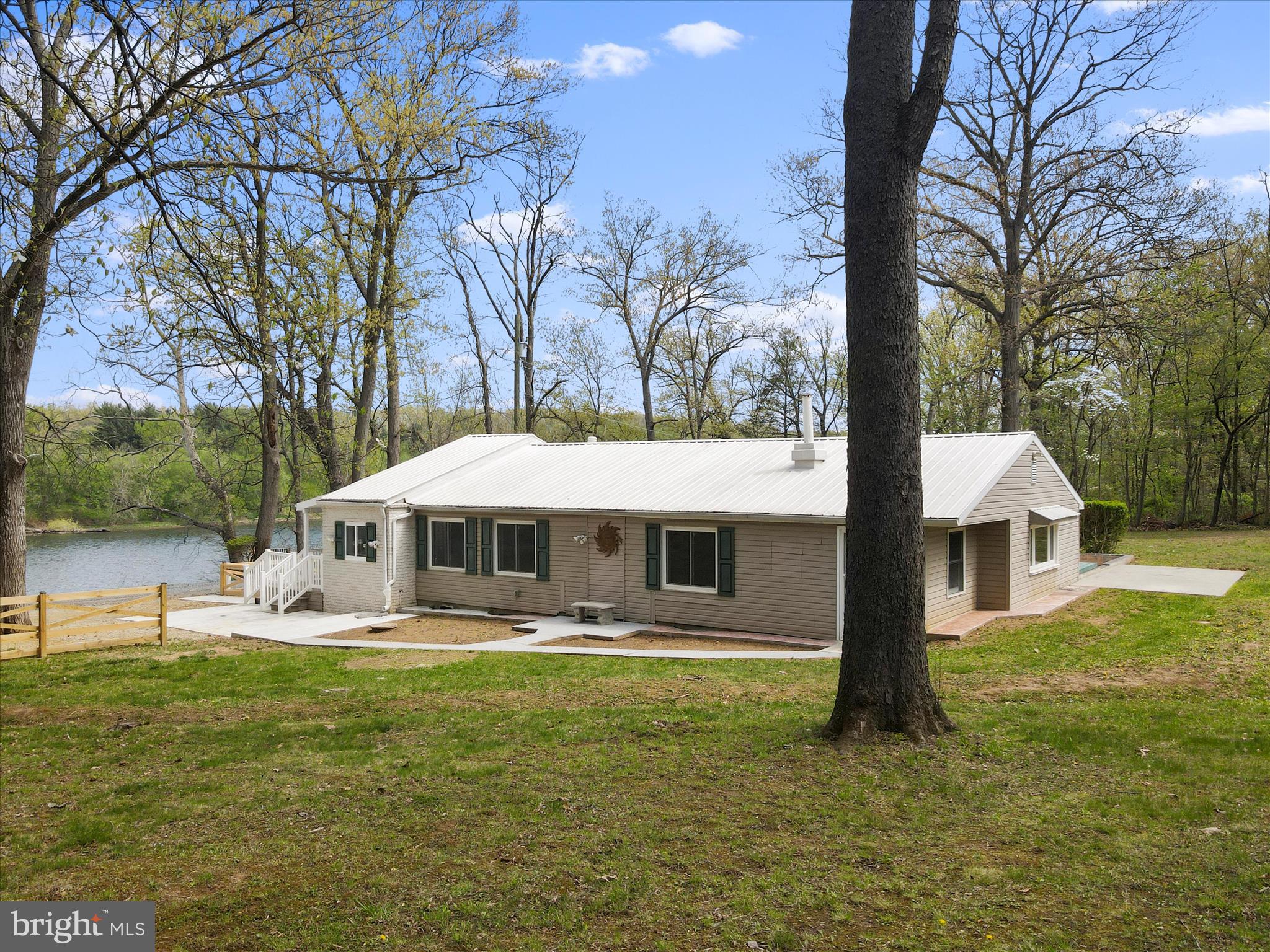 112 RIVERVIEW DRIVE