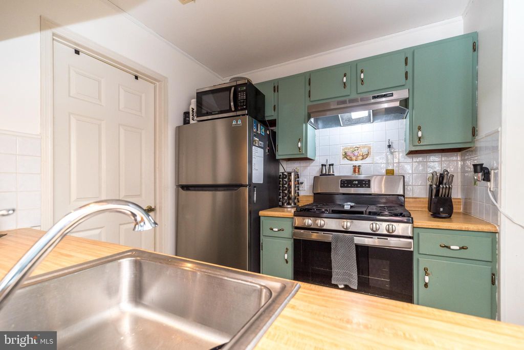 Photo of 906 Dogwood Court, LANSDALE, PA 19446 (MLS # PAMC2168908)