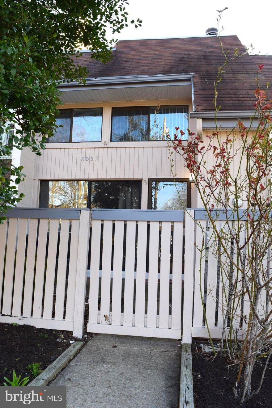 Spacious 2lvls condo w/ new paint. own-home-styled condo between Old Town and Fort Belvoir w/pvt patio. Lg, open-concept living w/cathedral ceilings, wood-burning fireplace. Shed perfect for bikes. Loft-style BR w/2 large closets. Brand new stainless fridge and stove. Granite tile counters. Bus to Huntington; near Huntley Meadows, Walmart, shopping. Community pool, tennis, rec center. Free water!!