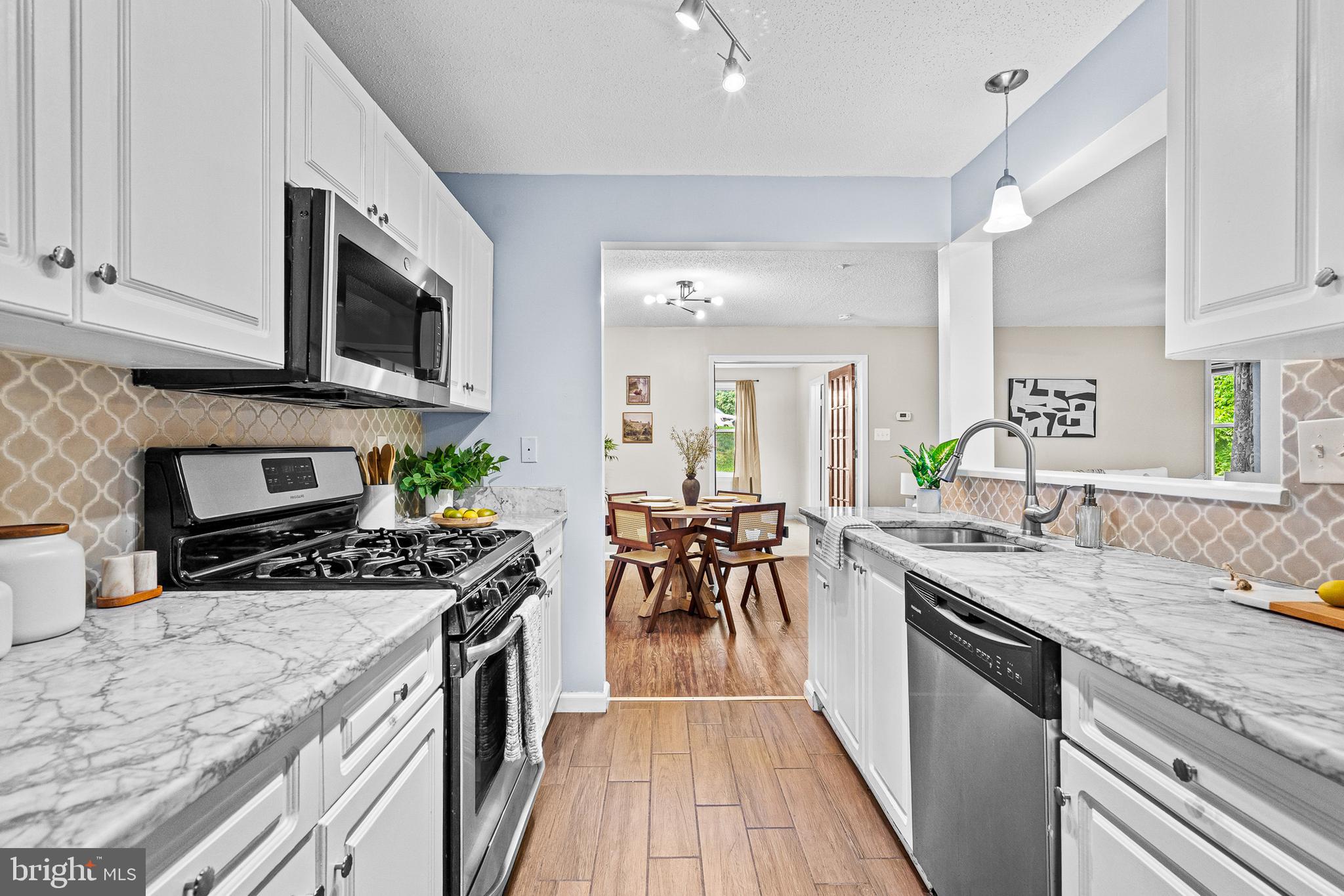 10009 VANDERBILT CIRCLE 1