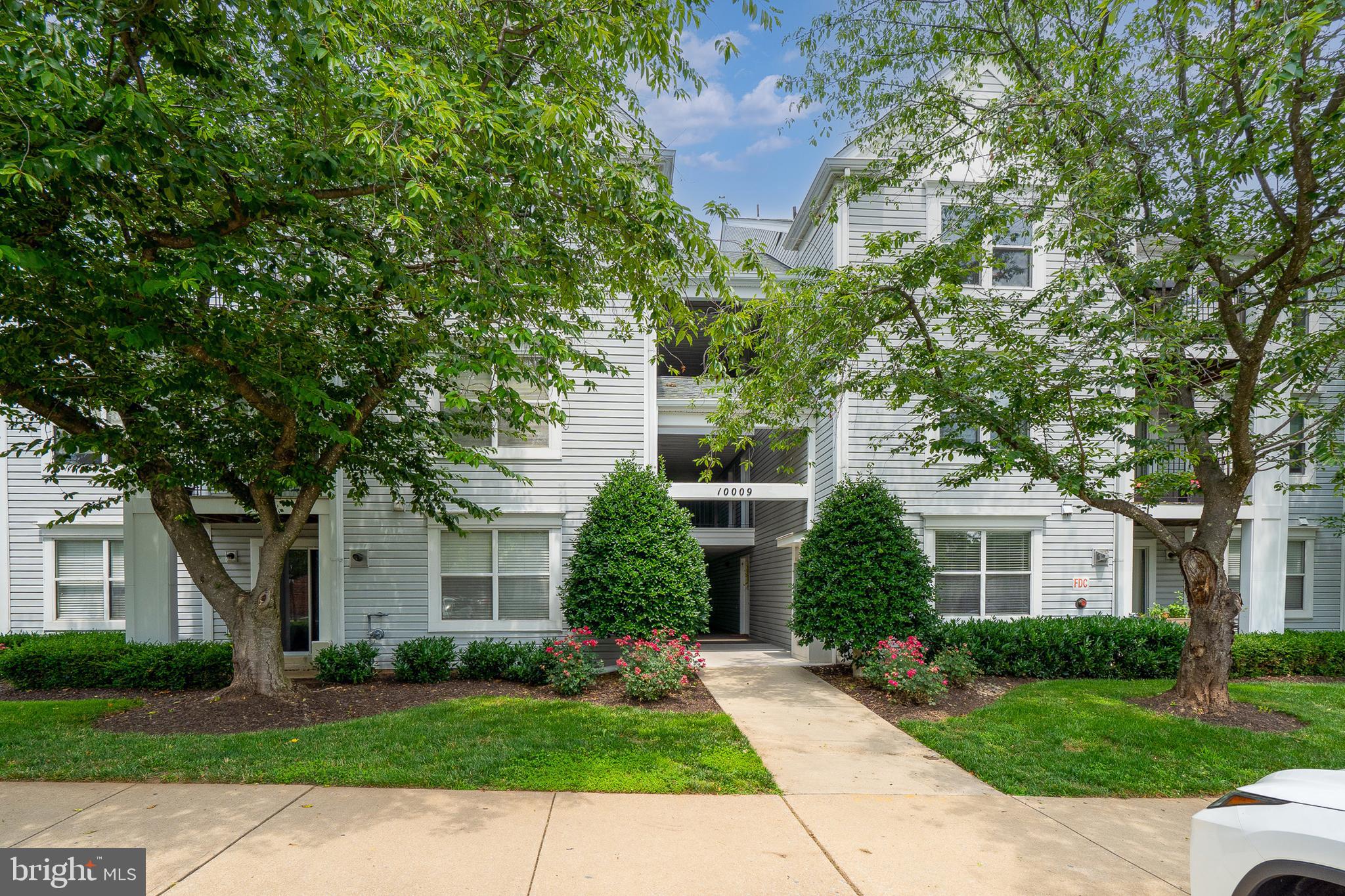 10009 VANDERBILT CIRCLE 1