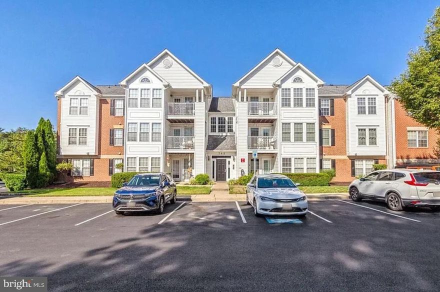 A beautifully maintained 2 bedroom, 2 bath ground level condo in the sought after community of Piney Orchard in Odenton.
This spacious unit features an open concept living area, updated kitchen with stainless steel appliances, a private patio, and in-unit laundry. Enjoy comfort, convenience, and modern living- all in one place.