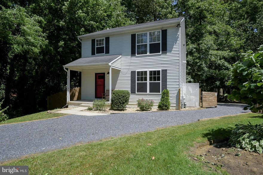 Live the Annapolis lifestyle - located just minutes from DTA! Updated throughout! Quiet cul-de-sac location, cozy front porch, private fenced yard (backs to trees), HW floors, NEW carpet & paint, Updated KIT (new counters, fresh painted cabinets, updated apps), & fin basement w/ fam room, office/4th BR, laundry/storage, & full bath! DW can accommodate multiple vehicles! Walk to elementary  school!