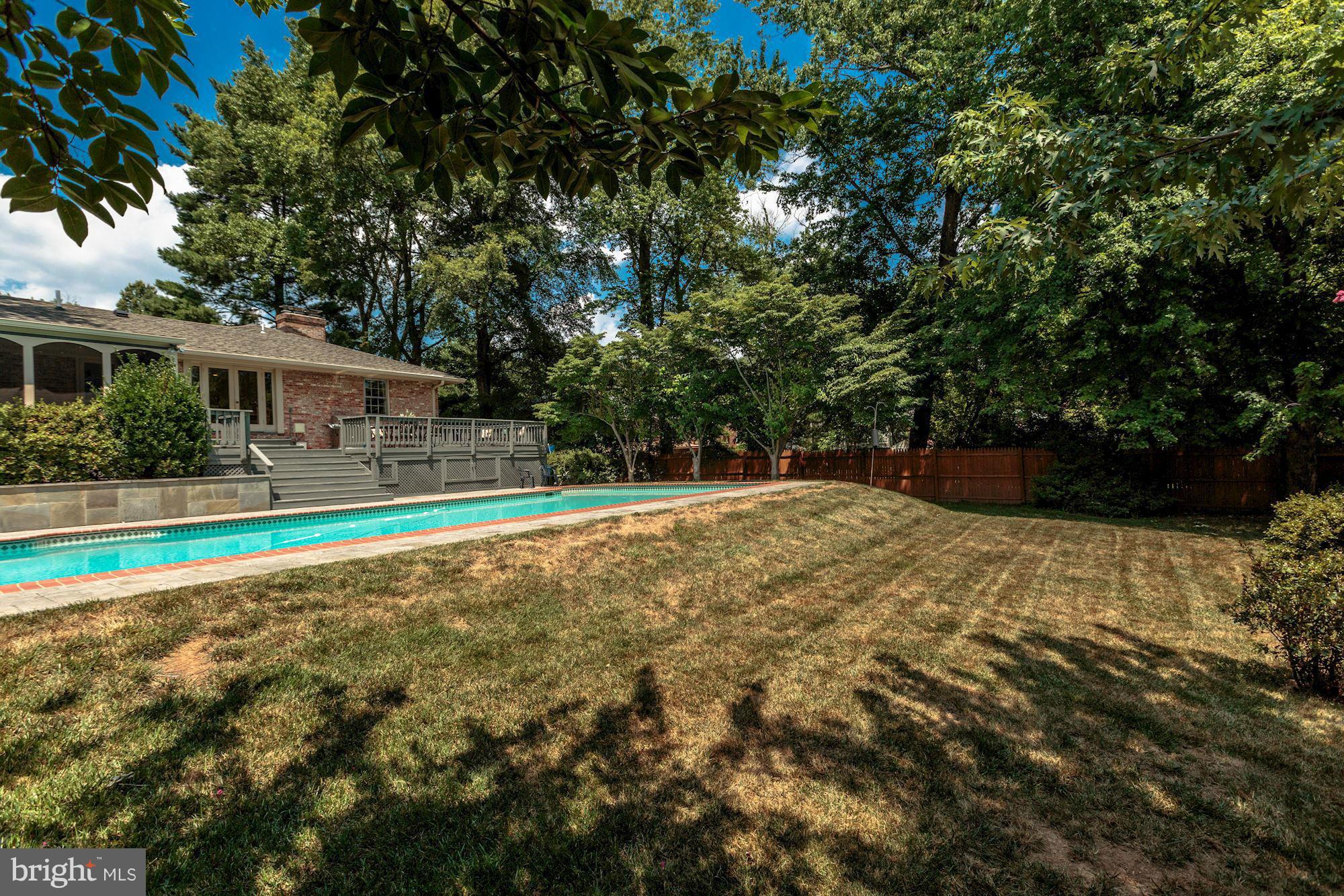 MC LEAN HAMLET - Residential