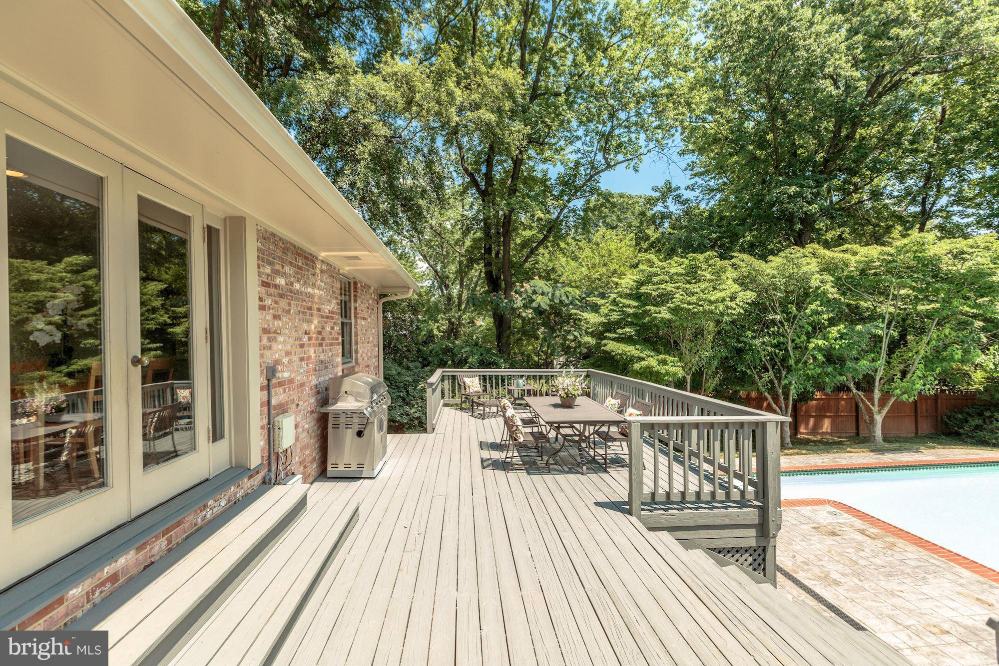 MC LEAN HAMLET - Residential