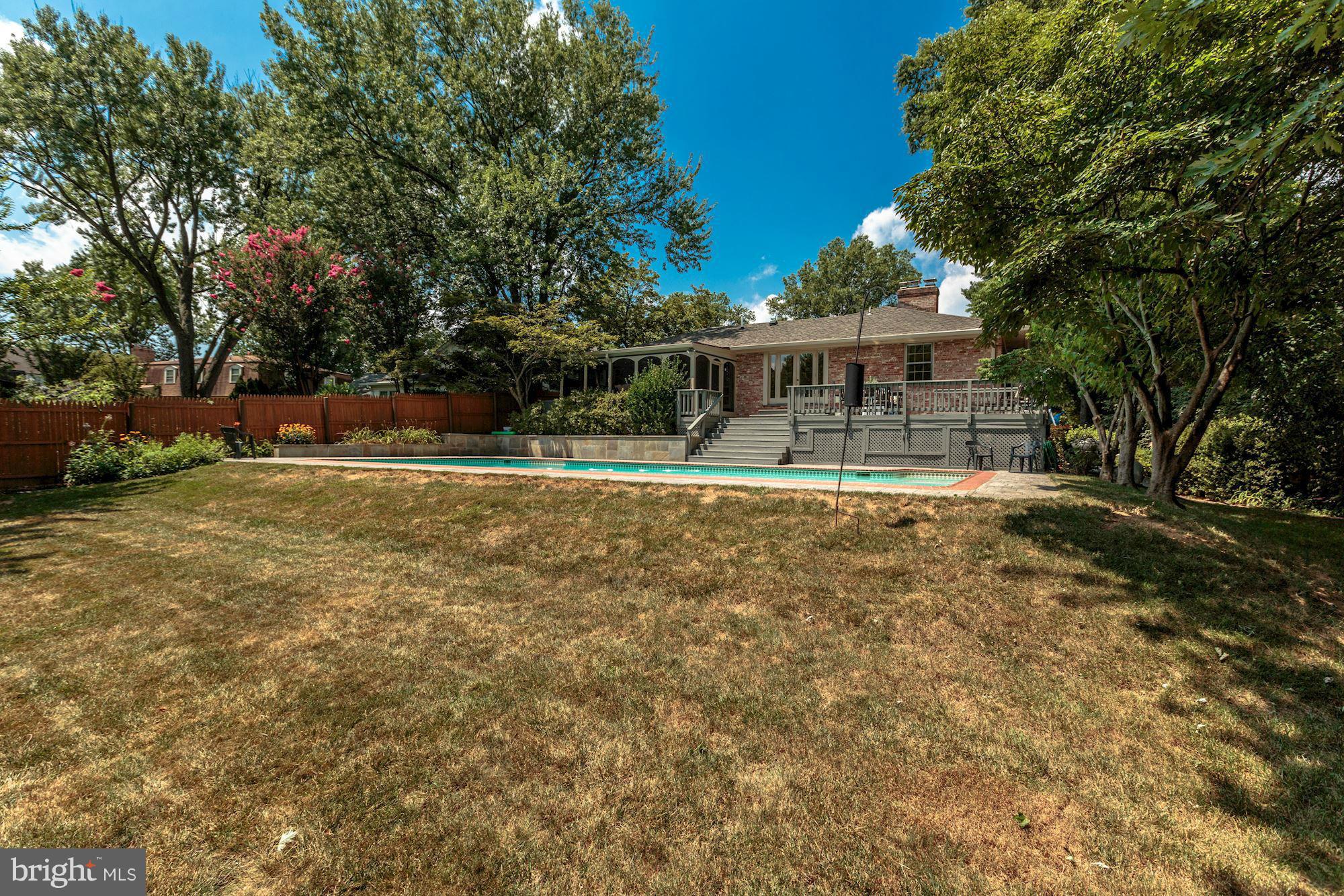 MC LEAN HAMLET - Residential