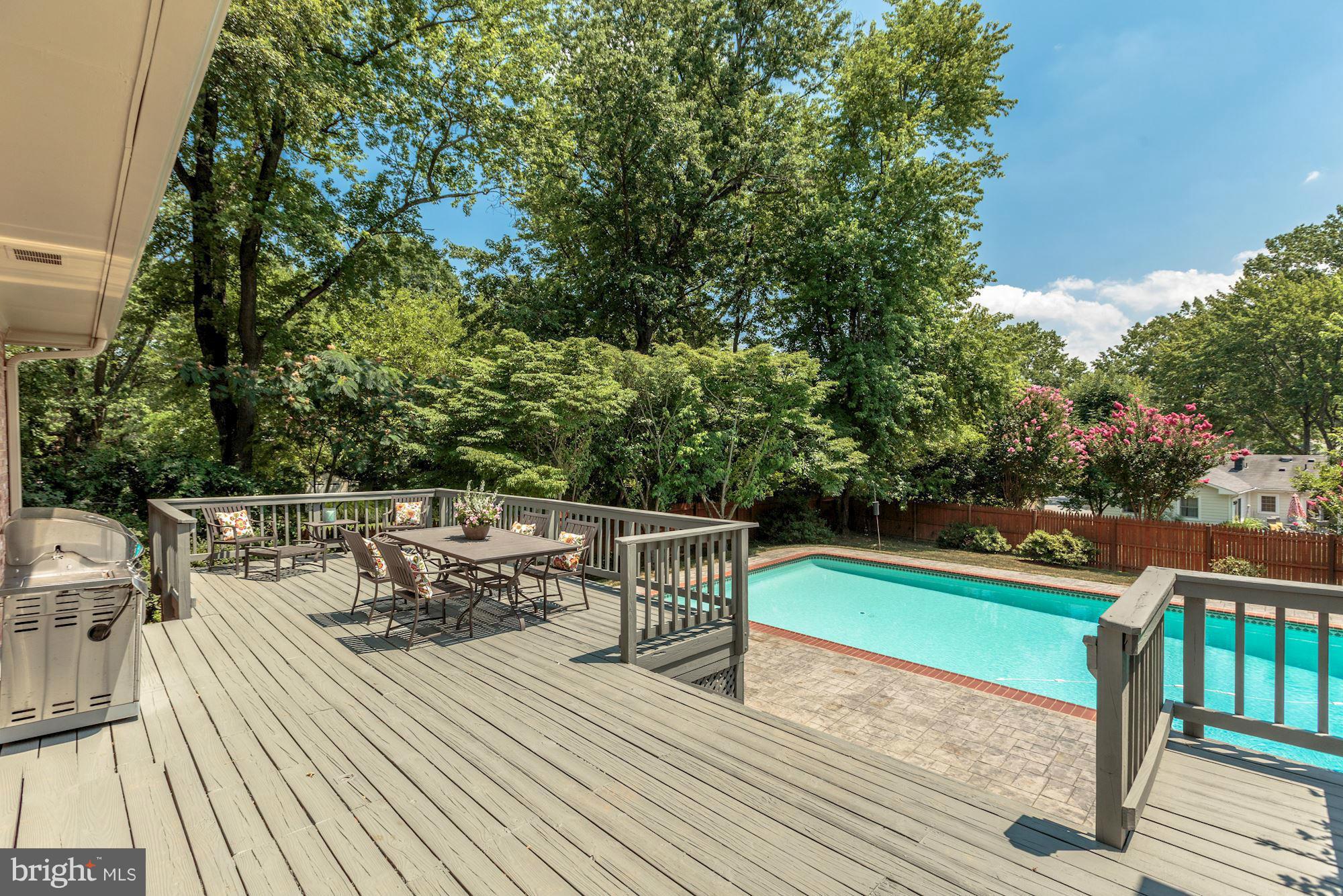 MC LEAN HAMLET - Residential