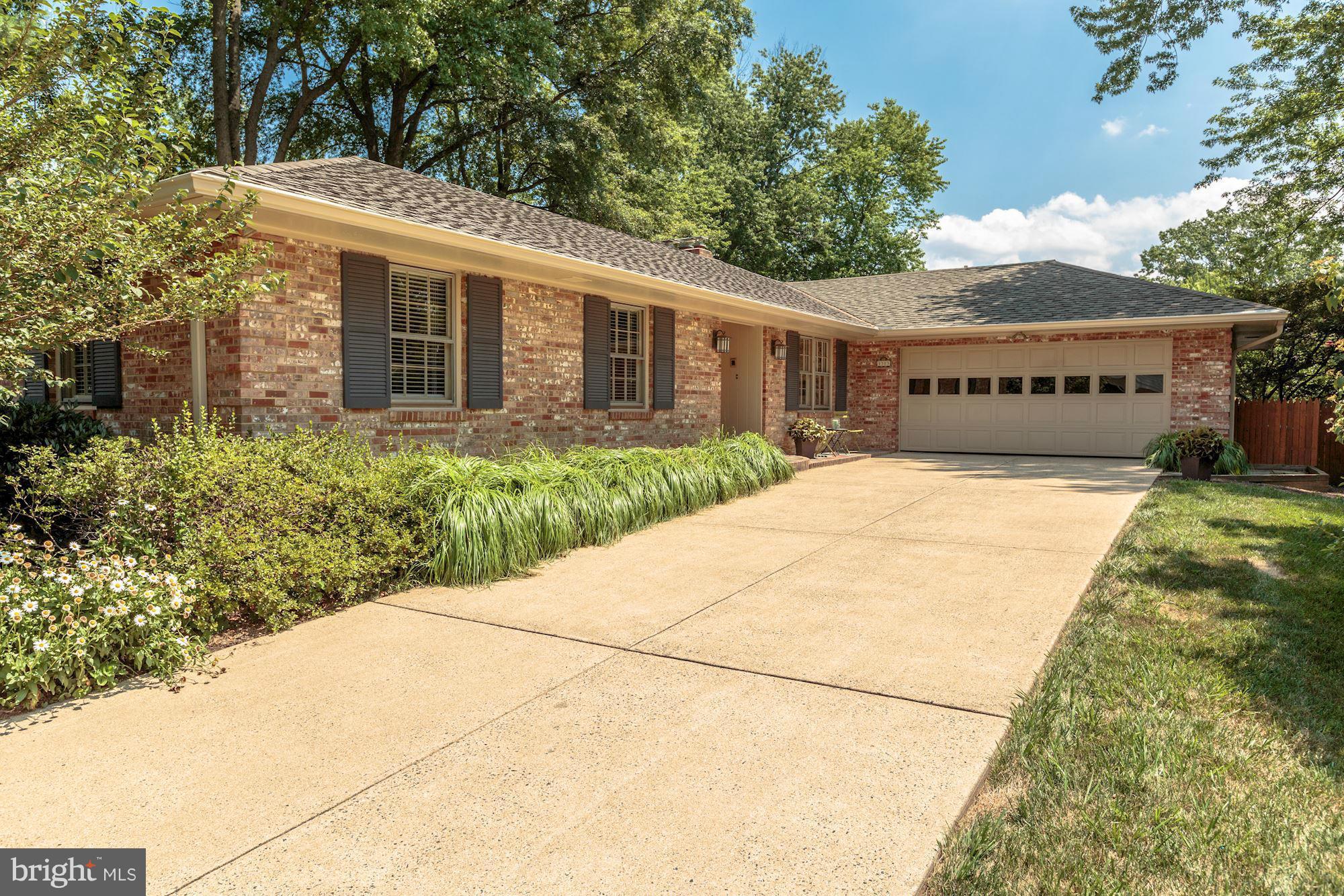 MC LEAN HAMLET - Residential