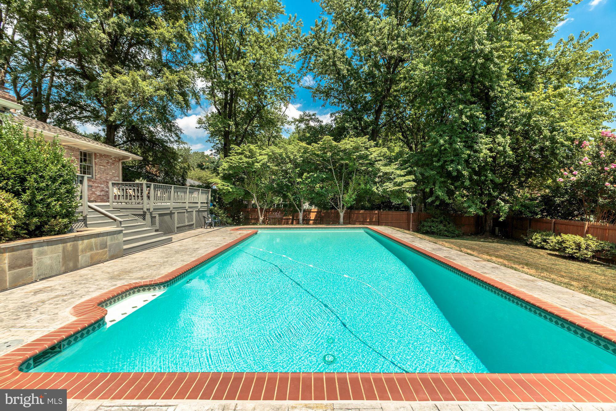 MC LEAN HAMLET - Residential