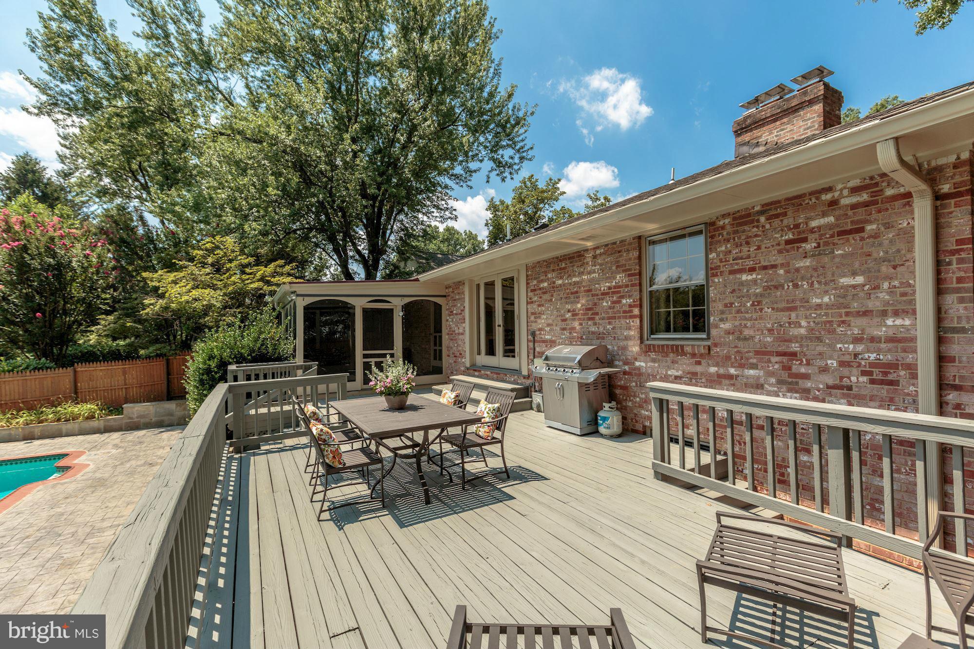 MC LEAN HAMLET - Residential