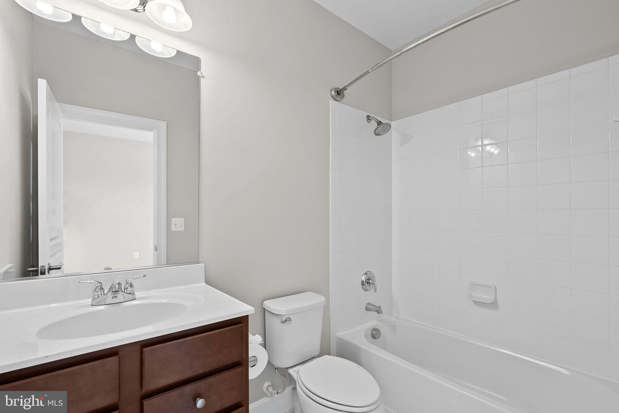 HUNTLEIGH AT CREIGHTON FARMS - Residential