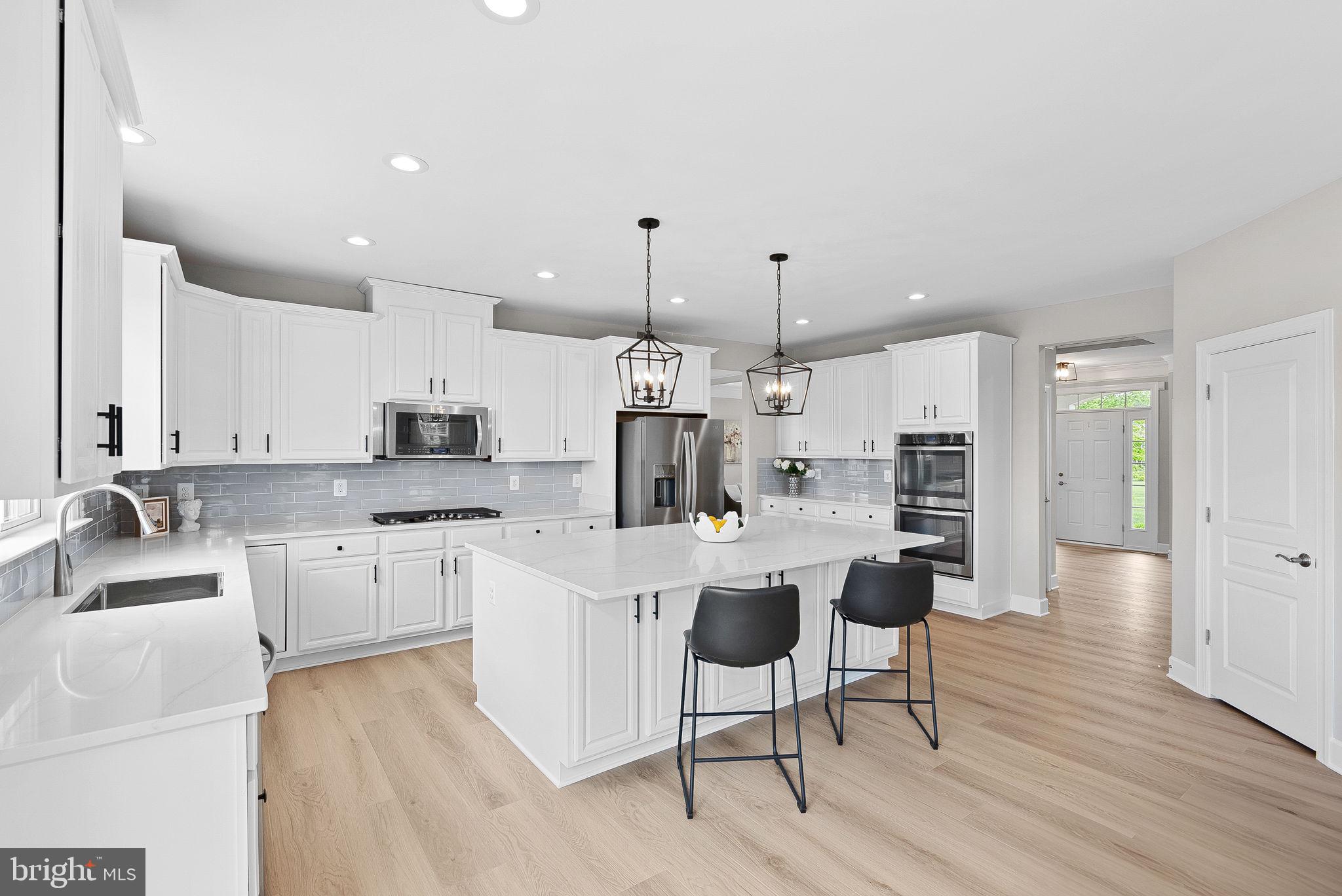 HUNTLEIGH AT CREIGHTON FARMS - Residential