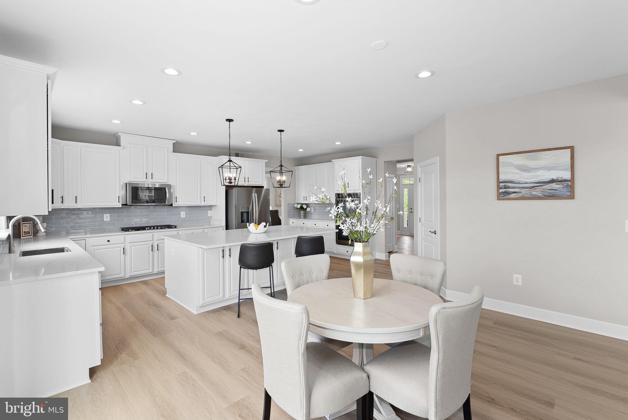 HUNTLEIGH AT CREIGHTON FARMS - Residential