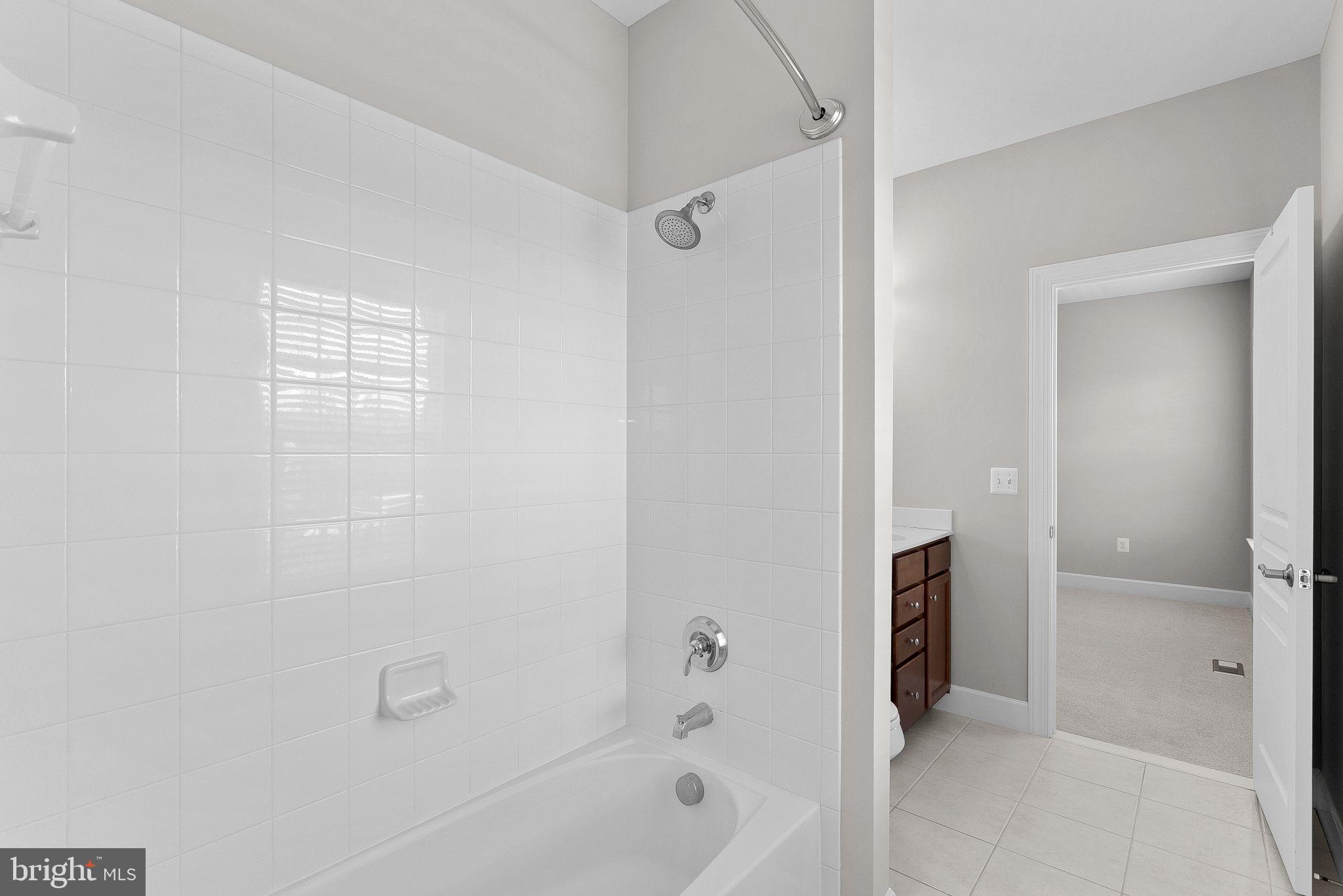 HUNTLEIGH AT CREIGHTON FARMS - Residential