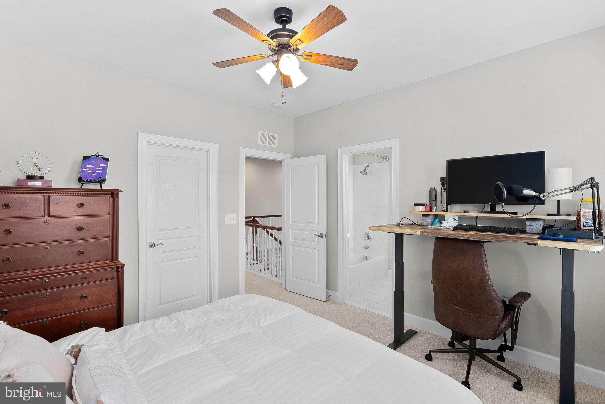 HUNTLEIGH AT CREIGHTON FARMS - Residential