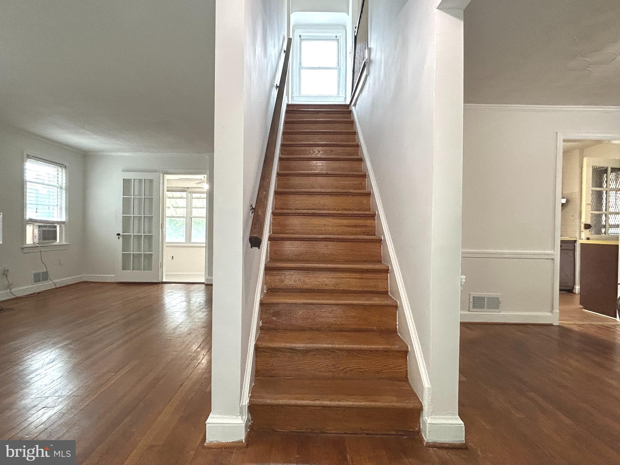 1715 GIRARD STREET NE - Photo 2