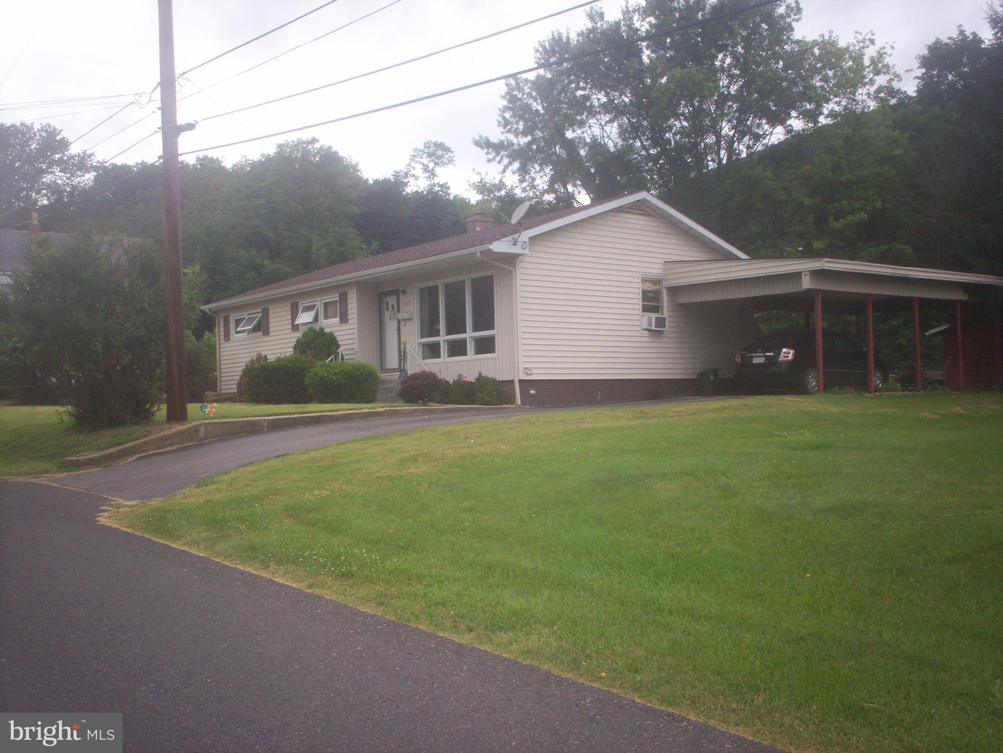 350 PARKVIEW DRIVE