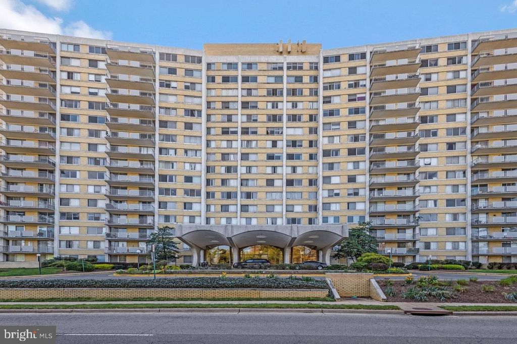 Photo of 301 N Beauregard Street #202, ALEXANDRIA, VA 22312 (MLS # VAAX2055158)