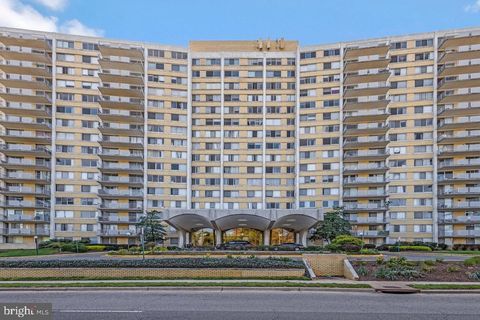 Photo of 301 N Beauregard Street #202, ALEXANDRIA, VA 22312 (MLS # VAAX2055158)