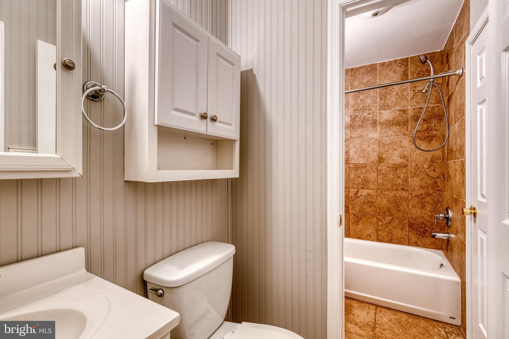 WOODSDALE MANOR - Residential