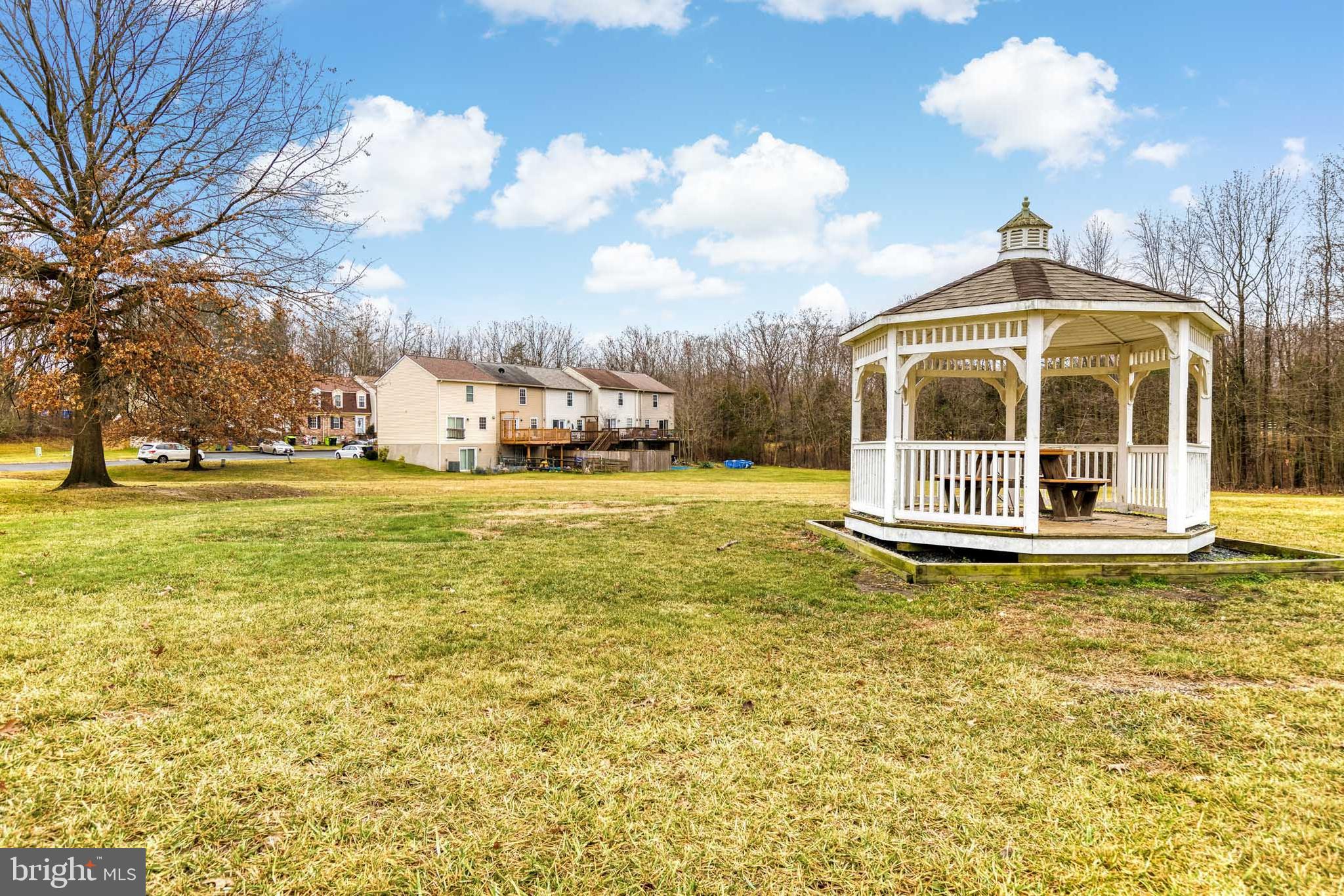 WOODSDALE MANOR - Residential