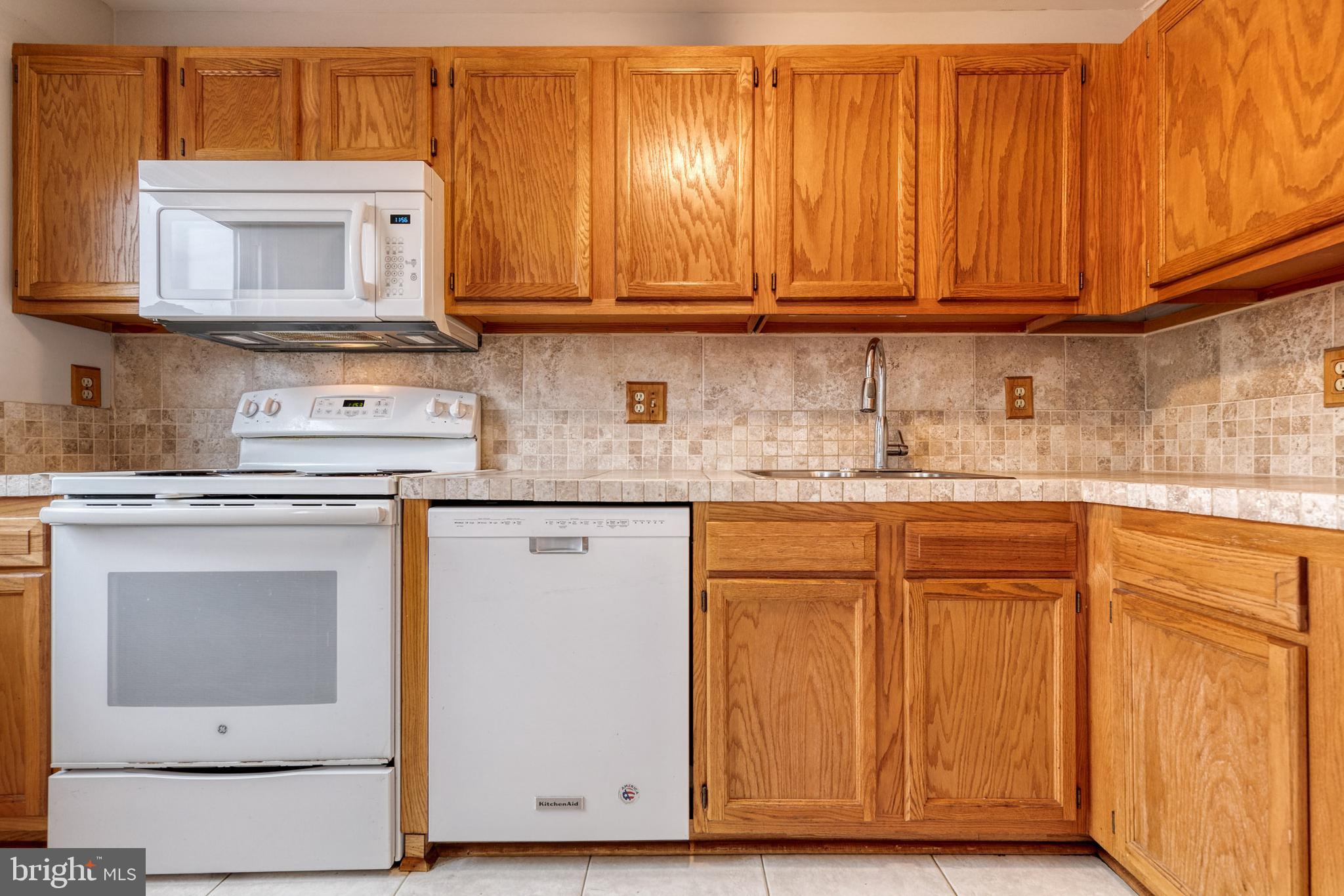 WOODSDALE MANOR - Residential