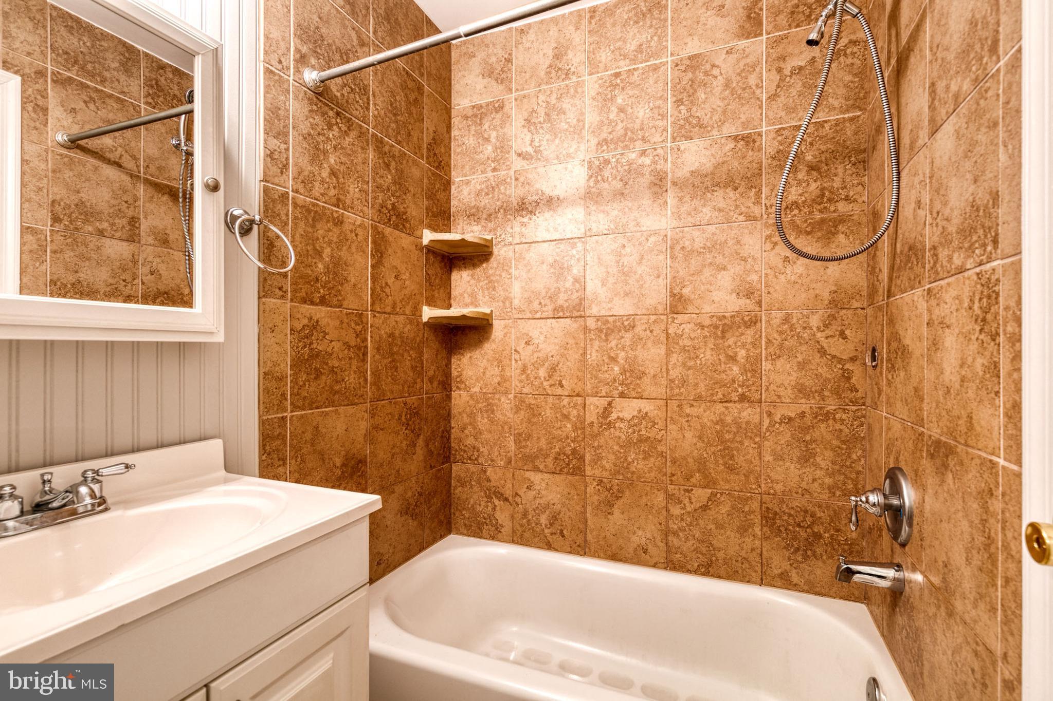 WOODSDALE MANOR - Residential