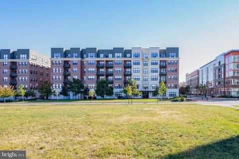 701 Swann Avenue Unit 611, Alexandria, VA MLS: VAAX2051502
