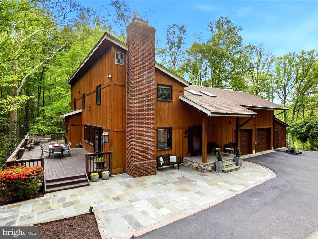 Photo of 11930 Henderson Road, CLIFTON, VA 20124 (MLS # VAFX2306952)