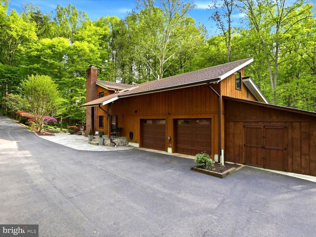 Photo of 11930 Henderson Road, CLIFTON, VA 20124 (MLS # VAFX2306952)